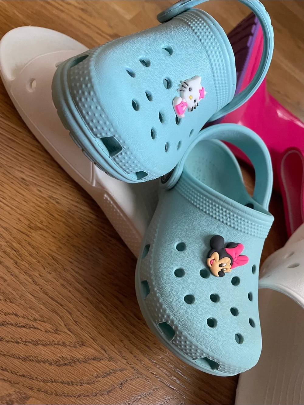 CROCS Kids Light Blue Clogs with Minnie & Hello Kitty Charms girls 8